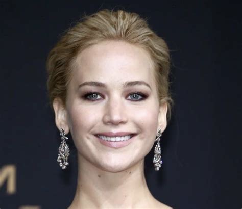 Jennifer Lawrence Opens Up About Her Nude Photos Being。